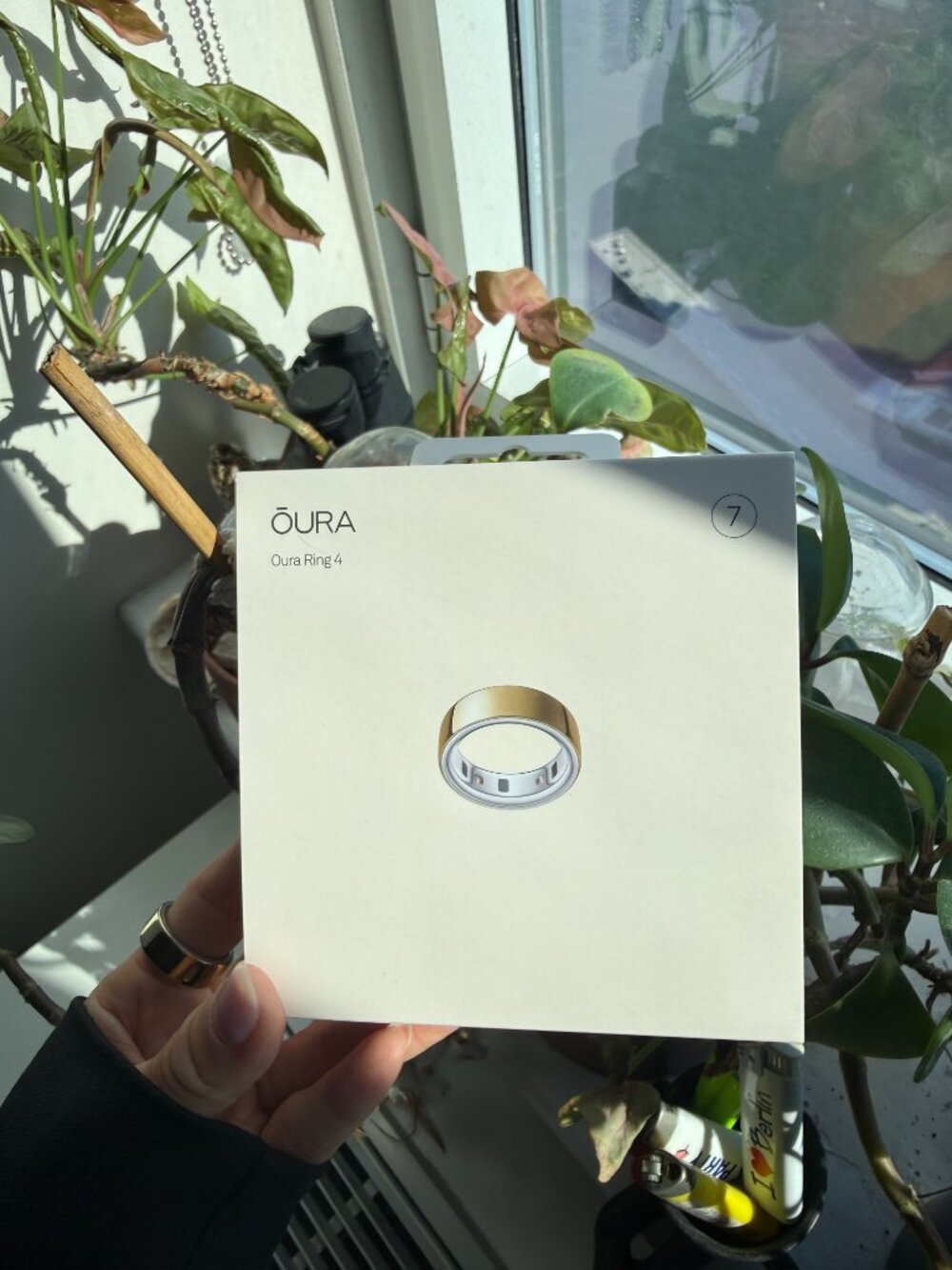 Oura ring gen 4 size 7 Gold